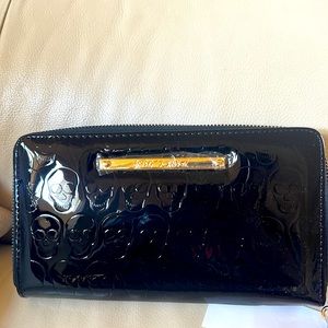 🖤 Betsey Johnson skull wallet  ☠️